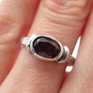 925 Sterling Silver Vintage Real Oval-Cut Red
Garnet Oxidized Ring Size 6